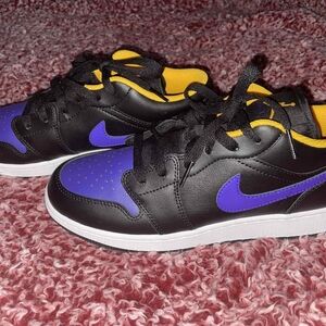 Air Jordan 1 Low Lakers